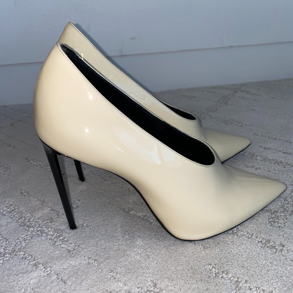 Saint Laurent Ivory Pump Soft Leather